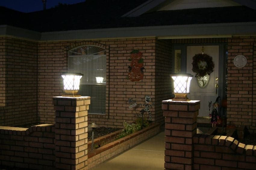 Solar Premium Pillar Light - Bronze or Black - 3 in 1